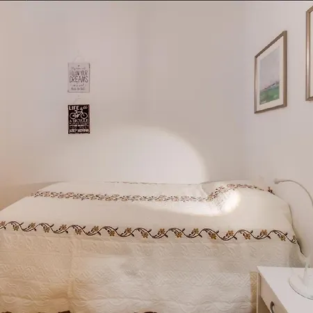Camoes - Comfort & Peace In Chiado Lägenhet